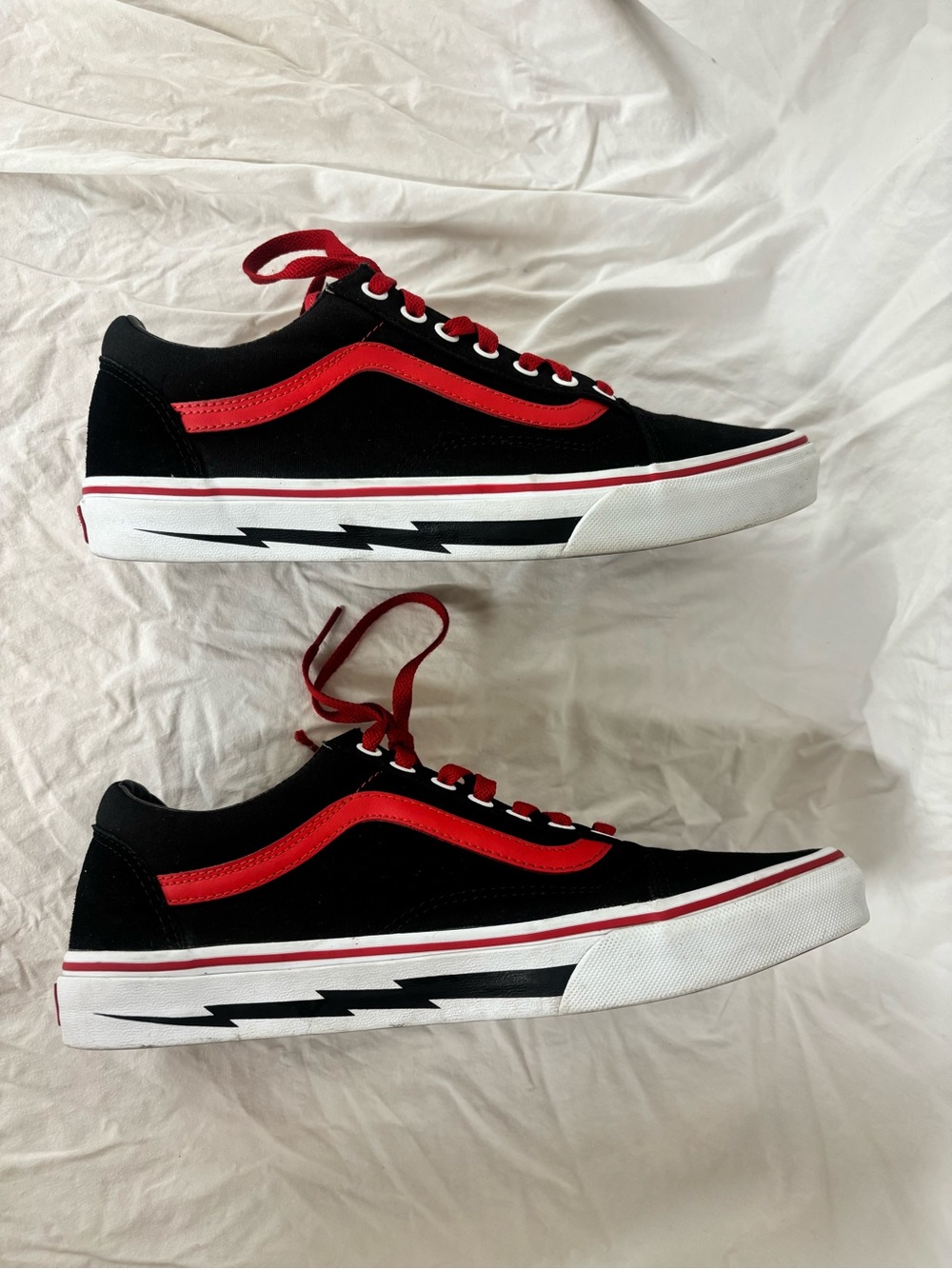 Vans Black/Red Accents Canvas Low-Top Sneakers | Men’s Size 10 - Picture 5 of 7